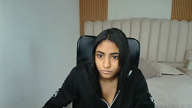 Snapshot of shaneelle chatting on 03/13/26, 03:11 shaneelle online show from 03/13/26, 03:11