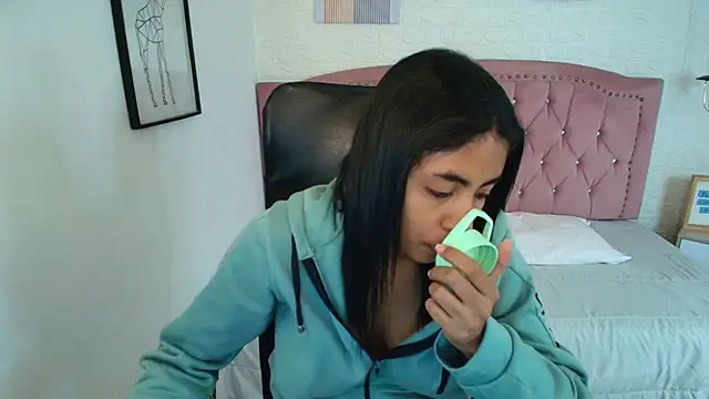 shaneelle online show from 12/17/25, 03:11