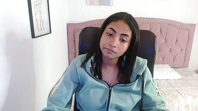 Snapshot of shaneelle chatting on 10/15/25, 03:16 shaneelle online show from 10/15/25, 03:16