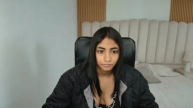 Snapshot of shaneelle chatting on 05/01/26, 12:10 shaneelle online show from 05/01/26, 12:10
