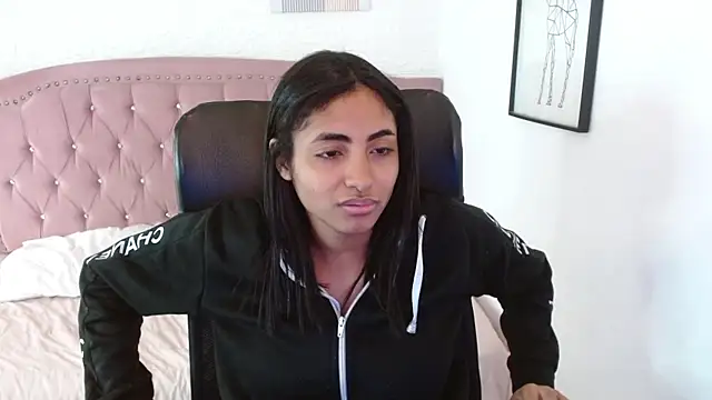 shaneelle online show from 11/08/25, 03:15