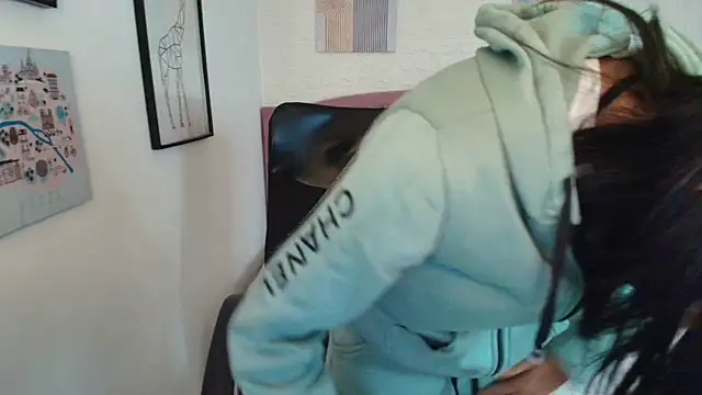 shaneelle online show from 12/19/25, 03:10