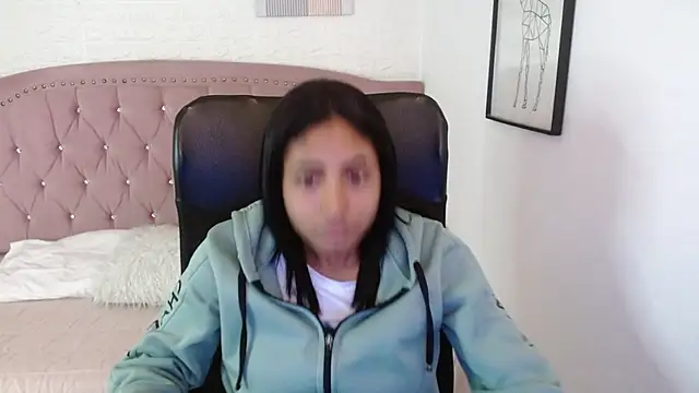 shaneelle online show from 11/07/25, 03:22