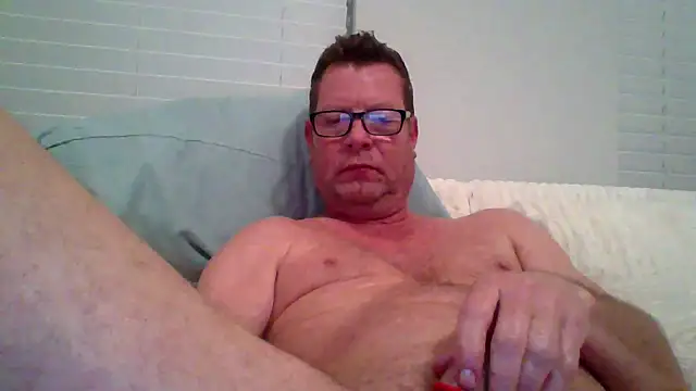 Snapshot of Goldenbear3111 chatting on 05/16/26, 01:37 Goldenbear3111 online show from 05/16/26, 01:37