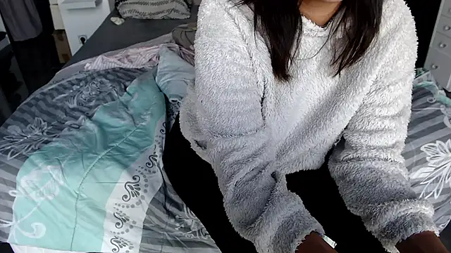 lynagreen01 online show from 10/13/25, 09:33