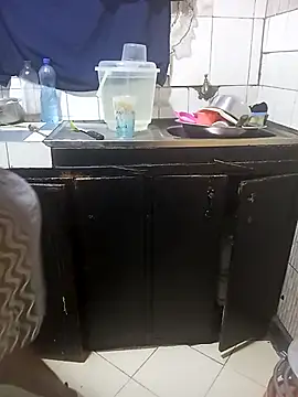 Snapshot of Bootiq chatting on 11/24/25, 01:22 Bootiq online show from 11/24/25, 01:22