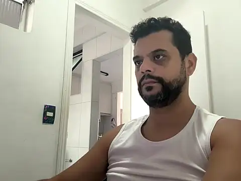 HornyBeachBoyBR online show from 05/06/26, 01:37