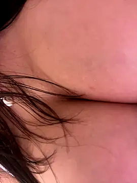 Snapshot of izanmiller2001 chatting on 11/19/25, 06:30 izanmiller2001 online show from 11/19/25, 06:30