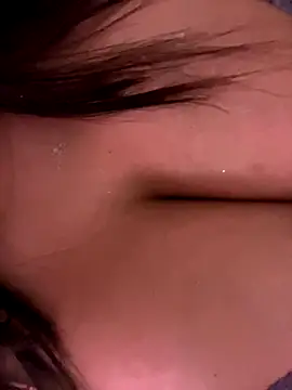 Snapshot of izanmiller2001 chatting on 11/30/25, 03:18 izanmiller2001 online show from 11/30/25, 03:18