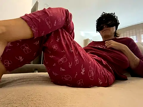 Marilou1983 online show from 11/12/25, 12:31