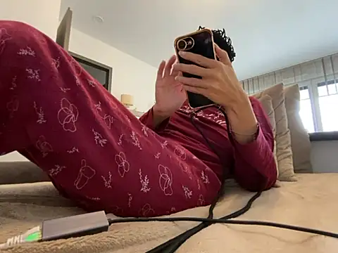 Marilou1983 online show from 10/20/25, 11:44