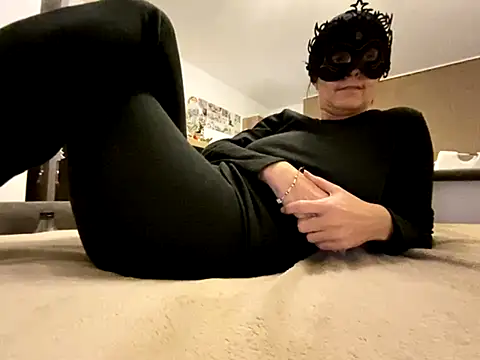 Marilou1983 online show from 01/05/26, 05:27