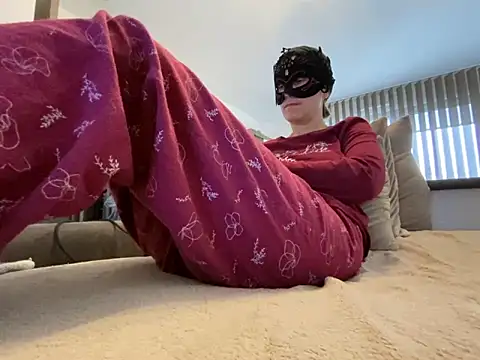 Marilou1983 online show from 02/11/25, 01:20