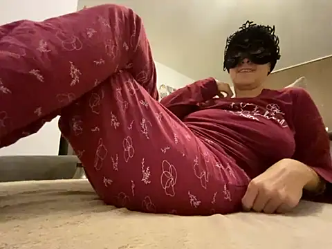 Marilou1983 online show from 11/25/25, 05:57