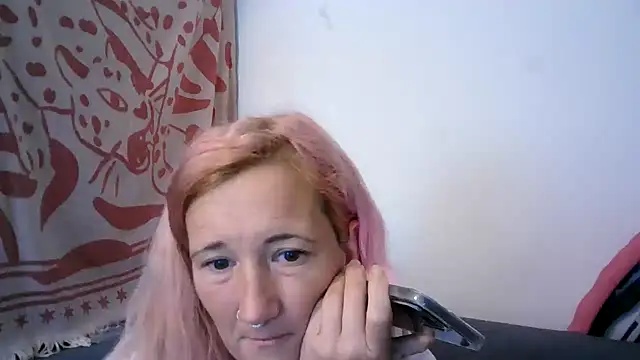 Snapshot of ddgeile chatting on 10/20/25, 11:33 ddgeile online show from 10/20/25, 11:33