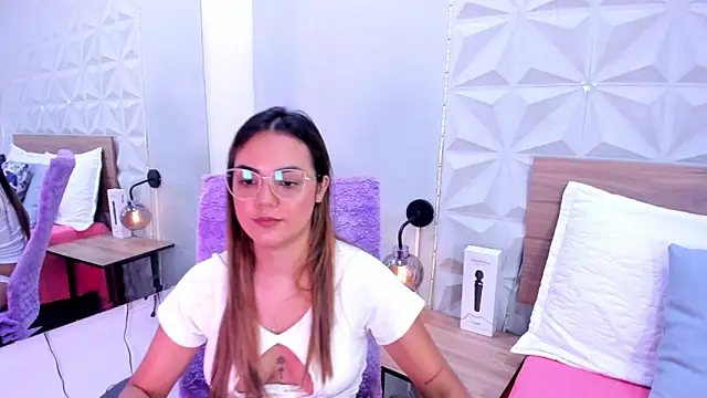 Stacey white  online show from 04/07/26, 07:59