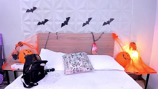 Stacey white  online show from 10/28/25, 08:19