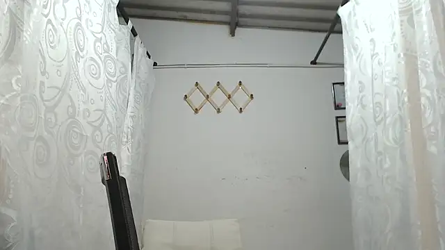 Snapshot of mia_donatto369 chatting on 05/07/26, 01:54 mia donatto369 online show from 05/07/26, 01:54