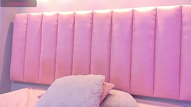 KeilyRoss online show from 11/28/25, 08:42