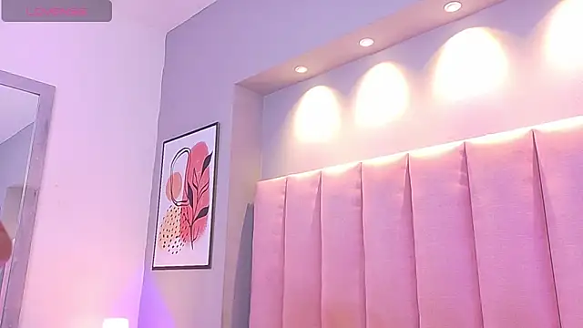 KeilyRoss online show from 11/23/25, 12:20