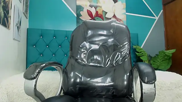 Snapshot of Noha_scott chatting on 02/21/25, 02:06 Noha scott online show from 02/21/25, 02:06