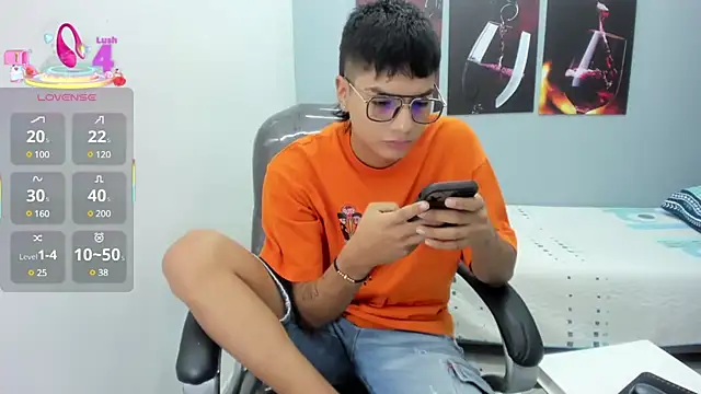 Snapshot of Noha_scott chatting on 03/19/25, 10:42 Noha scott online show from 03/19/25, 10:42
