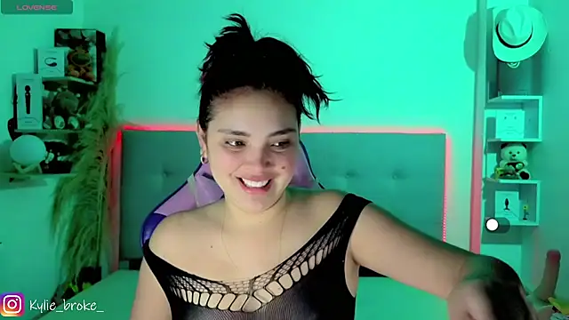 Kylie brokee online show from 04/15/26, 09:04