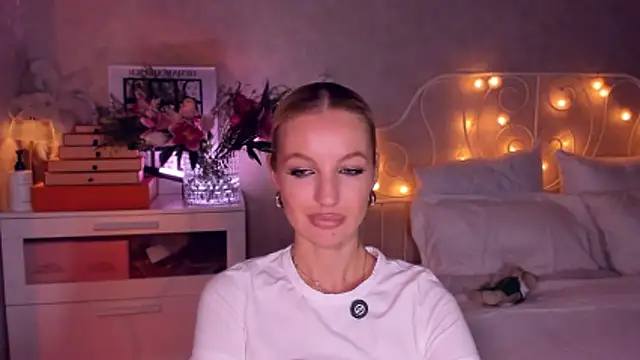 Snapshot of aestetick chatting on 04/03/26, 03:29 aestetick online show from 04/03/26, 03:29