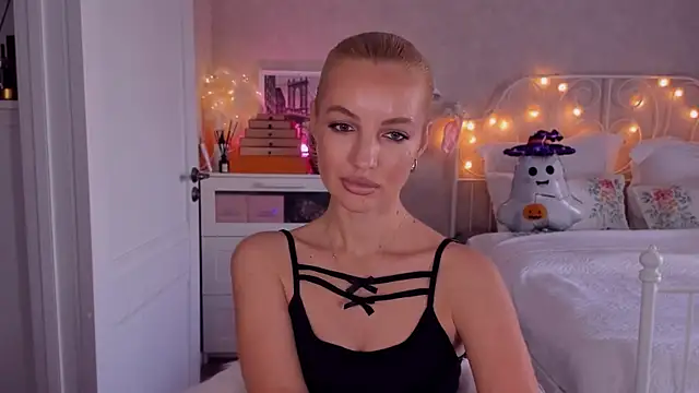 aestetick online show from 10/25/25, 07:51