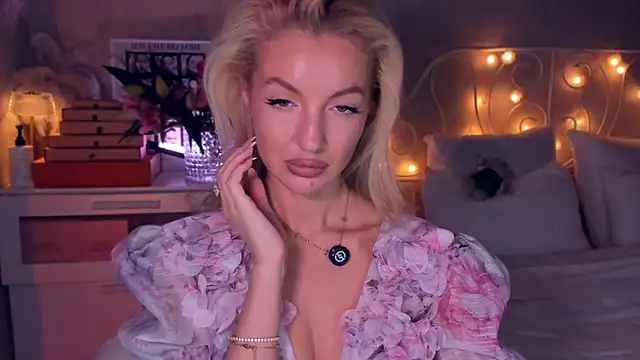 Snapshot of aestetick chatting on 04/02/26, 02:57 aestetick online show from 04/02/26, 02:57