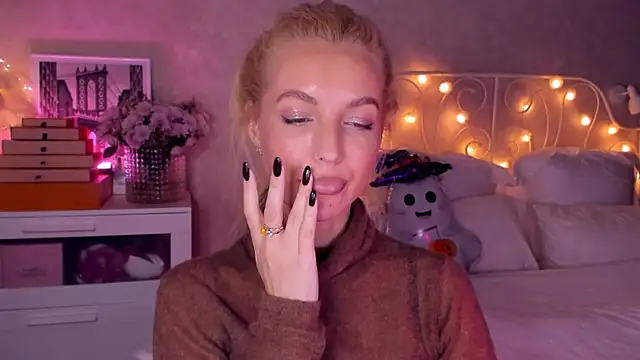 aestetick online show from 11/04/25, 12:53