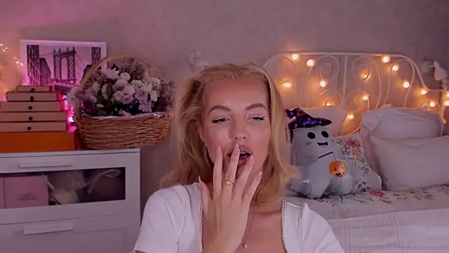 aestetick online show from 10/22/25, 05:07