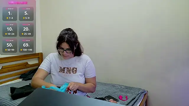 Snapshot of scarletteroyal chatting on 09/23/25, 05:53 scarletteroyal online show from 09/23/25, 05:53