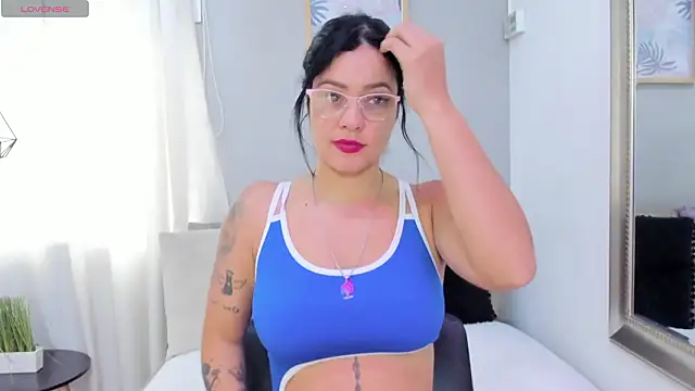 Snapshot of StefyGil_ chatting on 03/24/26, 12:16 StefyGil online show from 03/24/26, 12:16