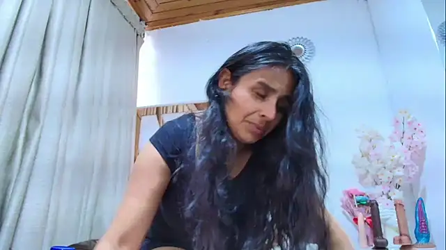  Marcela   online show from 11/28/25, 12:27