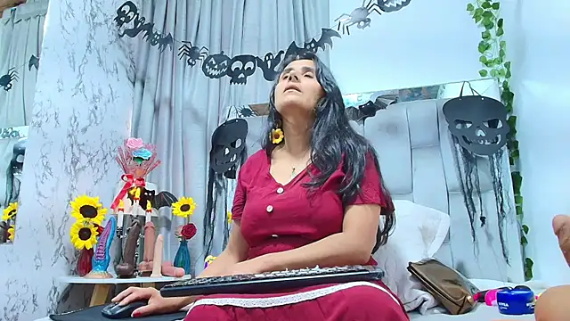  Marcela   online show from 10/28/25, 12:26