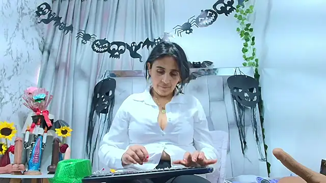  Marcela   online show from 10/30/25, 12:47