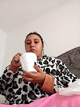 Snapshot of Juanamd1 chatting on 11/14/25, 01:15 Juanamd1 online show from 11/14/25, 01:15