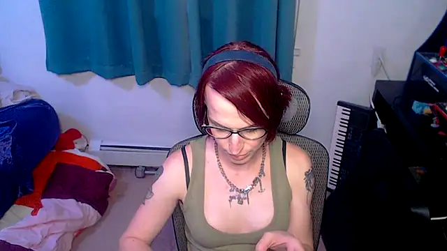 Snapshot of RyffBurnz chatting on 10/21/25, 03:28 RyffBurnz online show from 10/21/25, 03:28