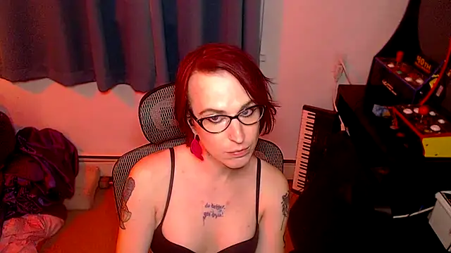 Snapshot of RyffBurnz chatting on 10/20/25, 04:25 RyffBurnz online show from 10/20/25, 04:25