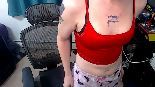 Snapshot of RyffBurnz chatting on 12/18/25, 05:28 RyffBurnz online show from 12/18/25, 05:28