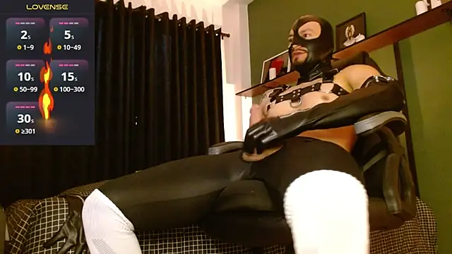 Snapshot of castle_87 chatting on 11/09/25, 05:17 castle 87 online show from 11/09/25, 05:17