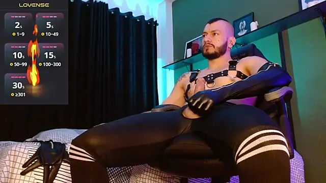 Snapshot of castle_87 chatting on 11/25/25, 09:26 castle 87 online show from 11/25/25, 09:26