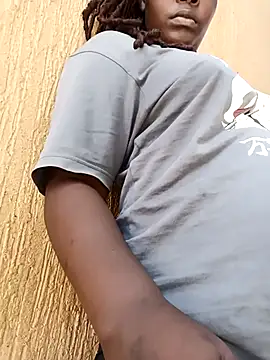 Snapshot of Broan_me chatting on 03/17/25, 11:31 Broan me online show from 03/17/25, 11:31