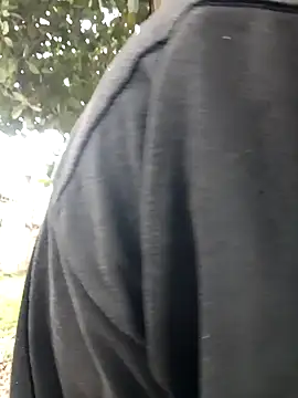 Snapshot of Broan_me chatting on 10/26/25, 05:30 Broan me online show from 10/26/25, 05:30