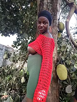 Snapshot of Broan_me chatting on 11/12/25, 05:22 Broan me online show from 11/12/25, 05:22