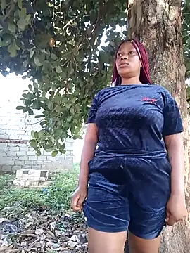 Snapshot of Broan_me chatting on 10/13/25, 05:31 Broan me online show from 10/13/25, 05:31