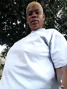 Snapshot of Broan_me chatting on 10/30/25, 07:17 Broan me online show from 10/30/25, 07:17