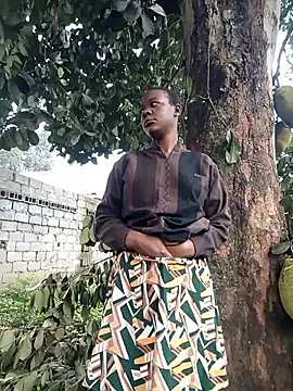 Snapshot of Broan_me chatting on 11/11/25, 05:24 Broan me online show from 11/11/25, 05:24