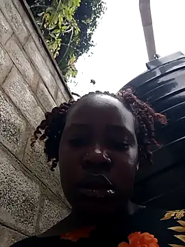 Snapshot of Broan_me chatting on 11/30/25, 04:46 Broan me online show from 11/30/25, 04:46